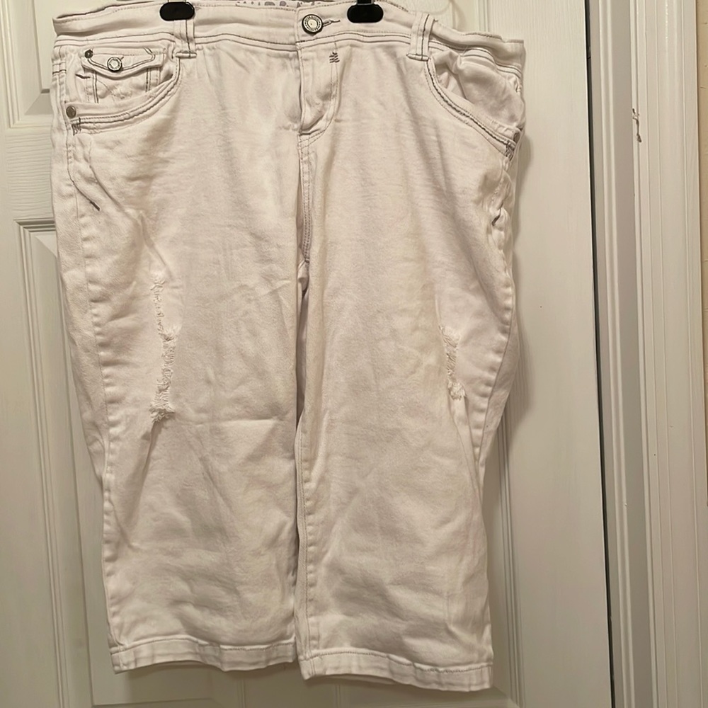 White distressed, Capri jeans